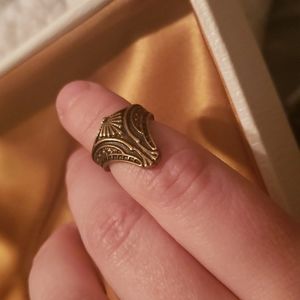 Art deco small midi or pinky ring, gold and black. I think it’s a size 2 or 3.